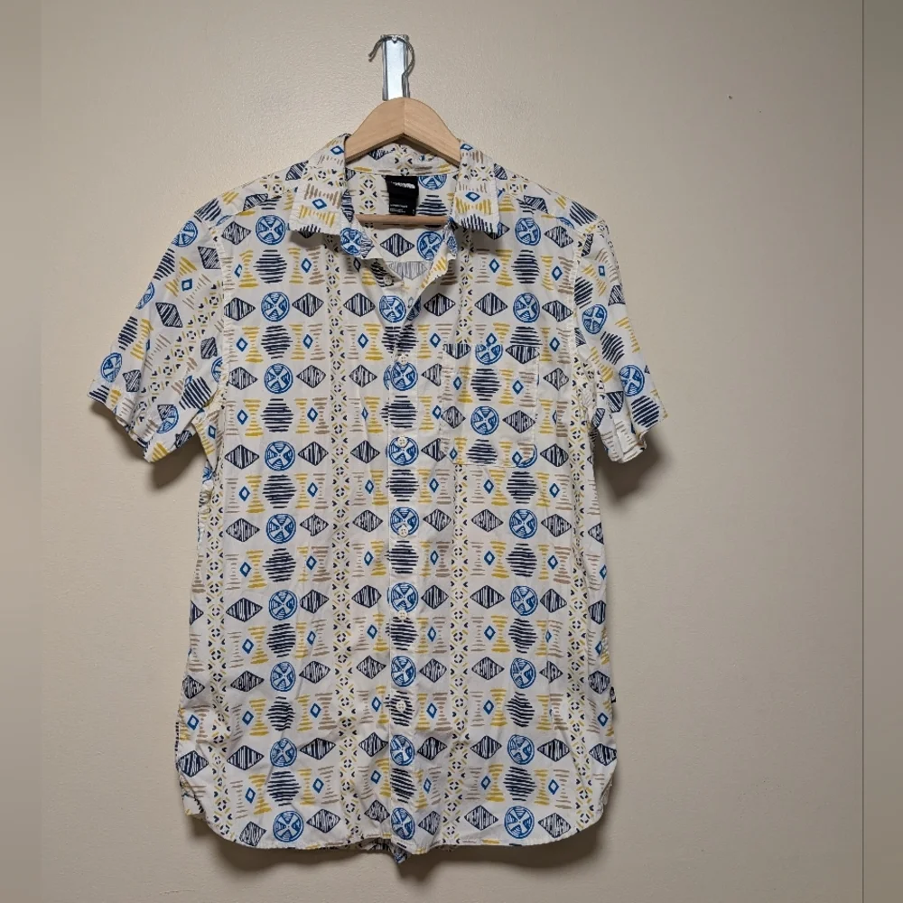 THE NORTH FACE MEN'S GEOMETRIC PRINT SHORT SLEEVE BUTTON UP SHIRT L